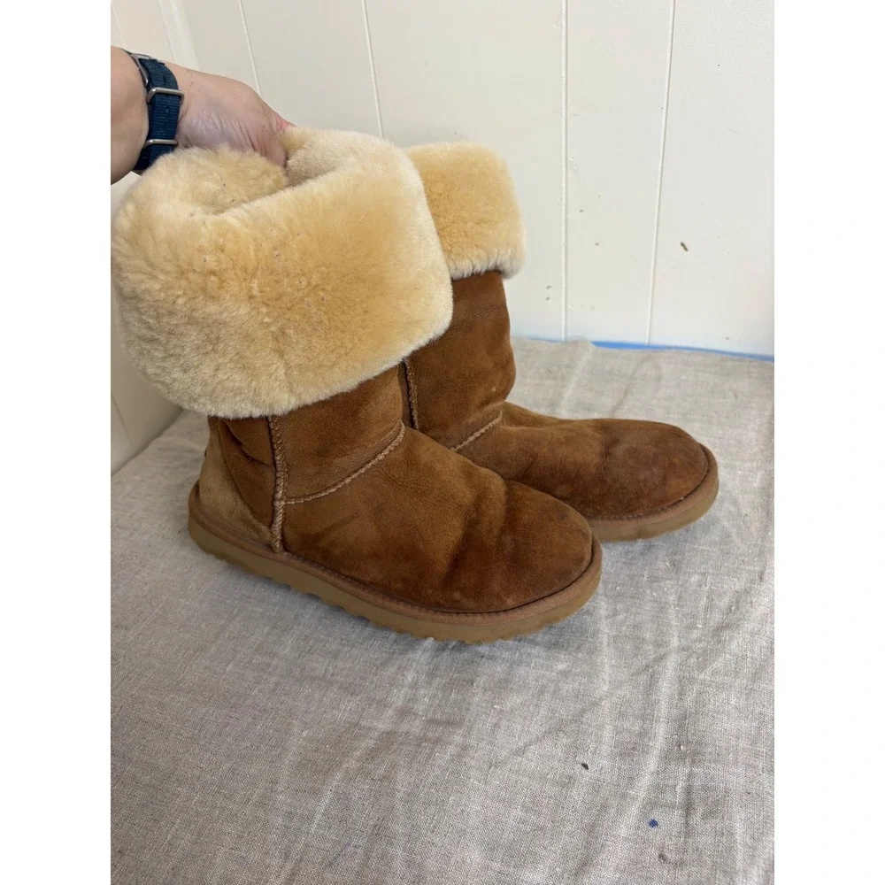 UGG Classic Short Boots Womens 9 Chestnut Suede Shearling Fur Cuff 5825